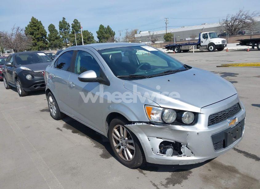Photo 6 of 2015 Chevrolet Sonic LT AUTO (VIN 1G1JC5SG6F4217663)