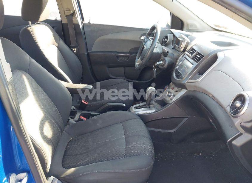 Photo 5 of 2016 Chevrolet Sonic LT AUTO (VIN 1G1JC5SG6G4137393)