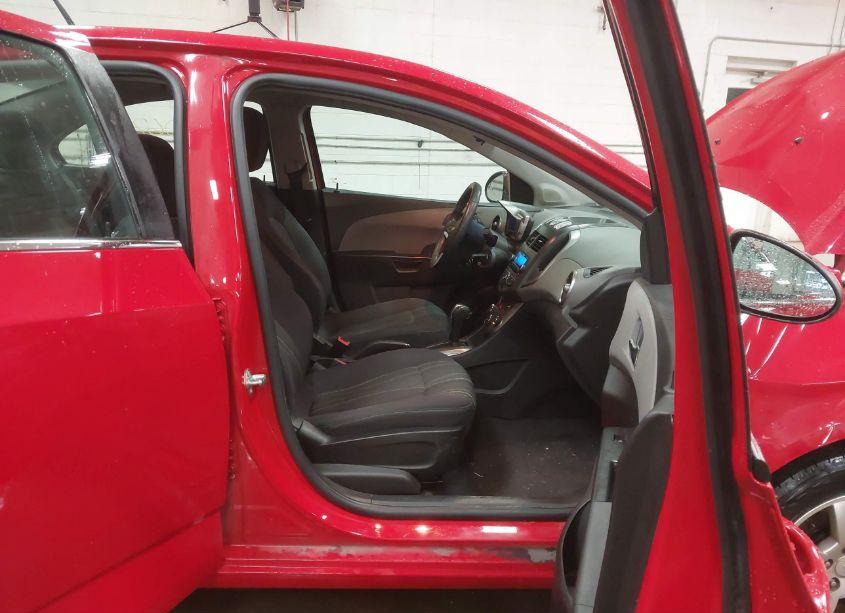 Photo 5 of 2013 Chevrolet Sonic LT AUTO (VIN 1G1JC5SG7D4154327)