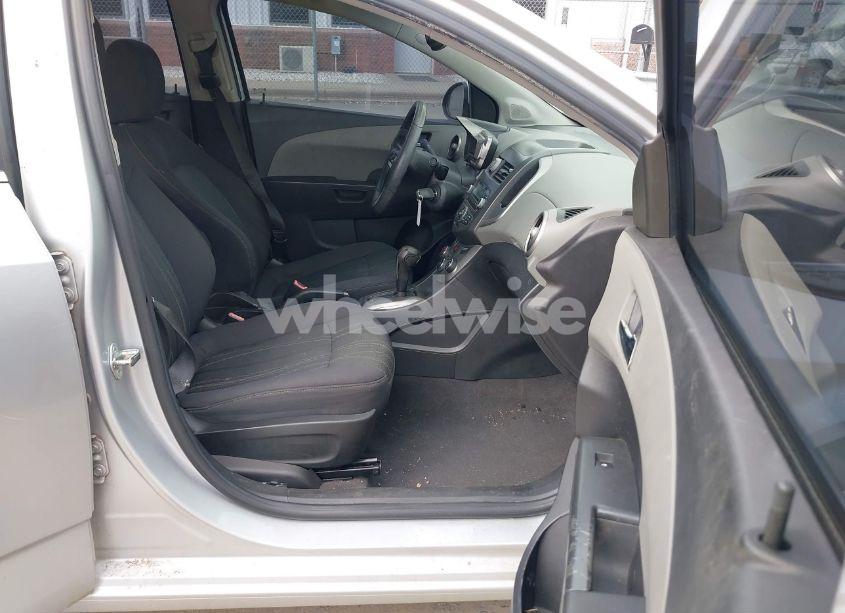 Photo 5 of 2013 Chevrolet Sonic LT AUTO (VIN 1G1JC5SG7D4177302)