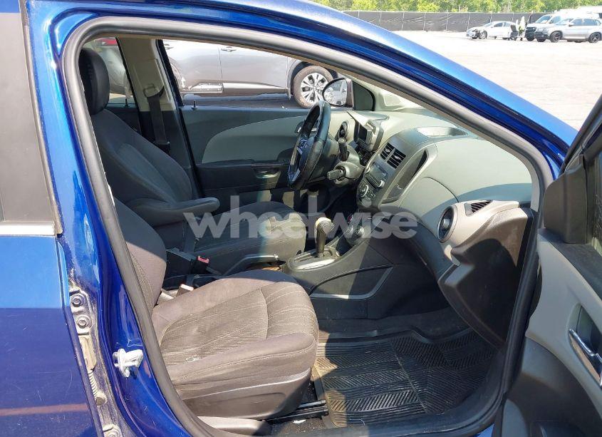 Photo 5 of 2013 Chevrolet Sonic LT AUTO (VIN 1G1JC5SG7D4227809)