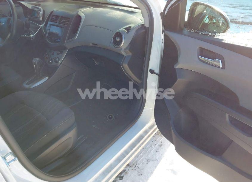 Photo 5 of 2014 Chevrolet Sonic LT AUTO (VIN 1G1JC5SG7E4132359)