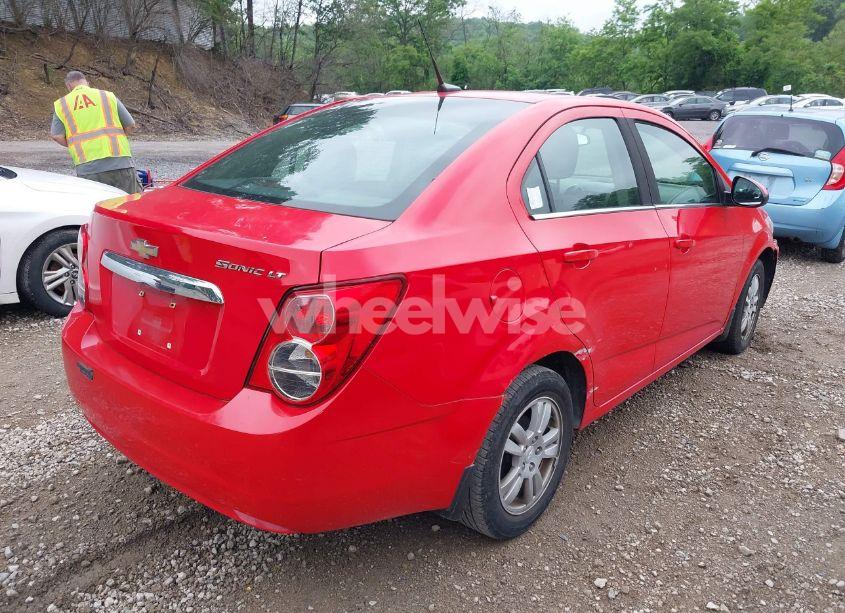Photo 4 of 2014 Chevrolet Sonic LT AUTO (VIN 1G1JC5SG8E4230669)