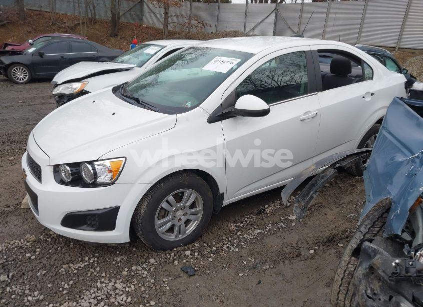 Photo 2 of 2016 Chevrolet Sonic LT AUTO (VIN 1G1JC5SG8G4148430)