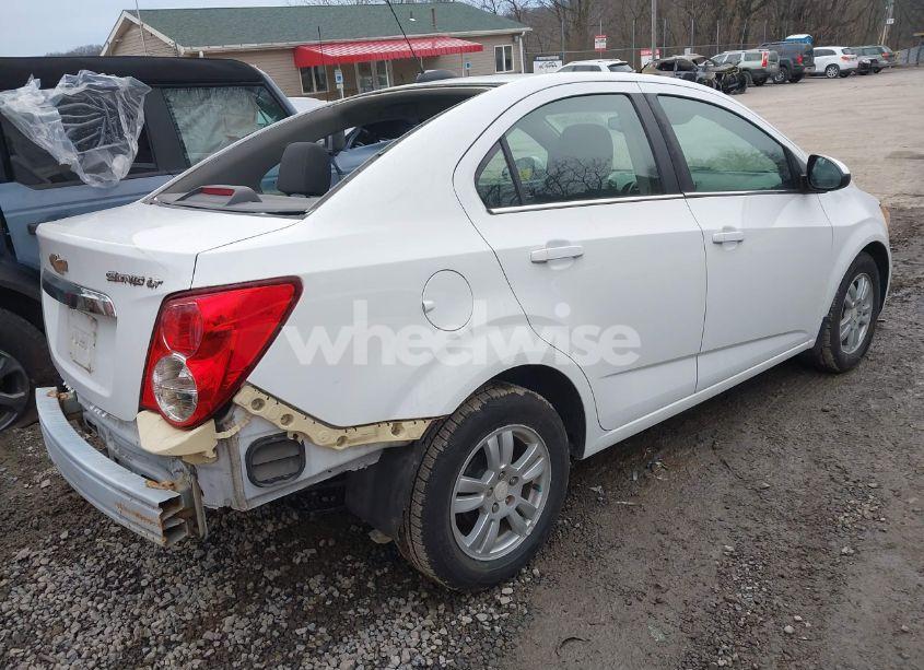 Photo 4 of 2016 Chevrolet Sonic LT AUTO (VIN 1G1JC5SG8G4148430)