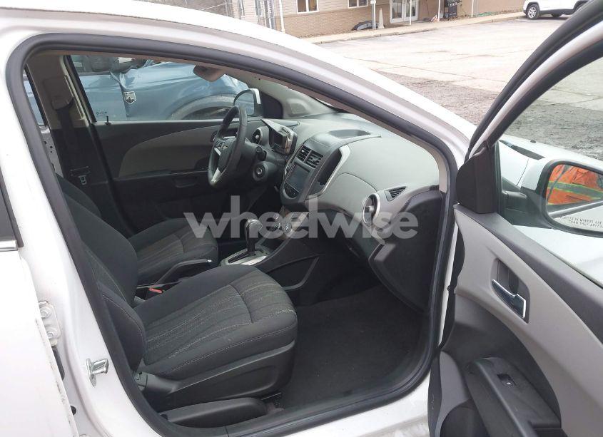 Photo 5 of 2016 Chevrolet Sonic LT AUTO (VIN 1G1JC5SG8G4148430)