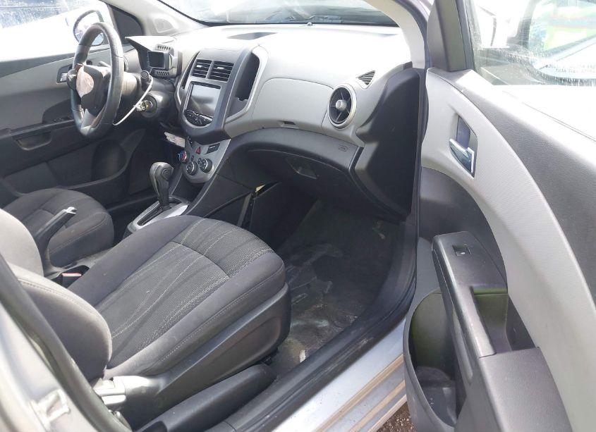 Photo 5 of 2013 Chevrolet Sonic LT AUTO (VIN 1G1JC5SG9D4134211)