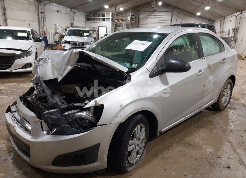 Photo 2 of 2015 Chevrolet Sonic LT AUTO (VIN 1G1JC5SG9F4133627)