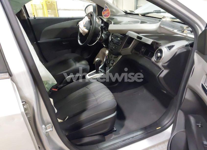 Photo 5 of 2015 Chevrolet Sonic LT AUTO (VIN 1G1JC5SG9F4133627)