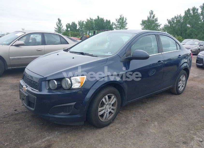 Photo 2 of 2015 Chevrolet Sonic LT AUTO (VIN 1G1JC5SG9F4197876)