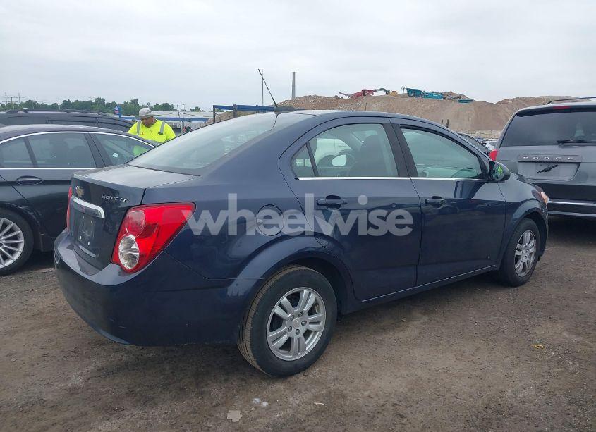 Photo 4 of 2015 Chevrolet Sonic LT AUTO (VIN 1G1JC5SG9F4197876)