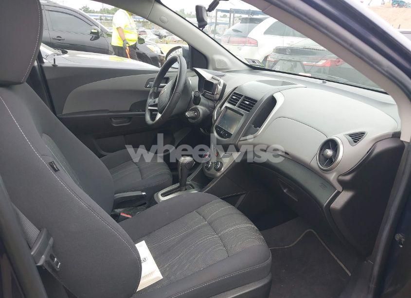 Photo 5 of 2015 Chevrolet Sonic LT AUTO (VIN 1G1JC5SG9F4197876)