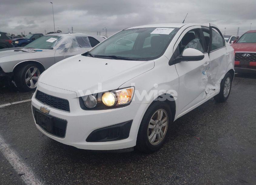 Photo 2 of 2013 Chevrolet Sonic LT AUTO (VIN 1G1JC5SGXD4230428)