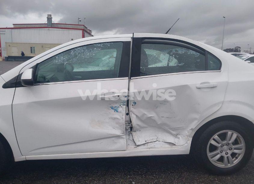 Photo 6 of 2013 Chevrolet Sonic LT AUTO (VIN 1G1JC5SGXD4230428)