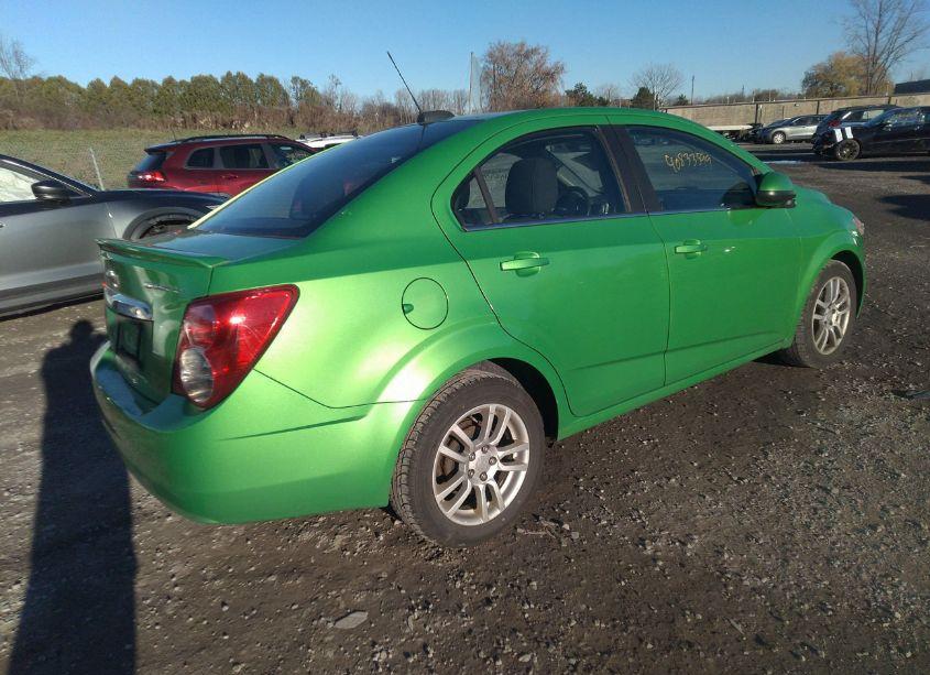 Photo 4 of 2015 Chevrolet Sonic LT AUTO (VIN 1G1JC5SGXF4102502)