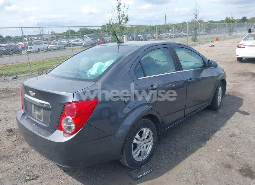 Photo 4 of 2013 Chevrolet Sonic LT AUTO (VIN 1G1JC5SH0D4134056)
