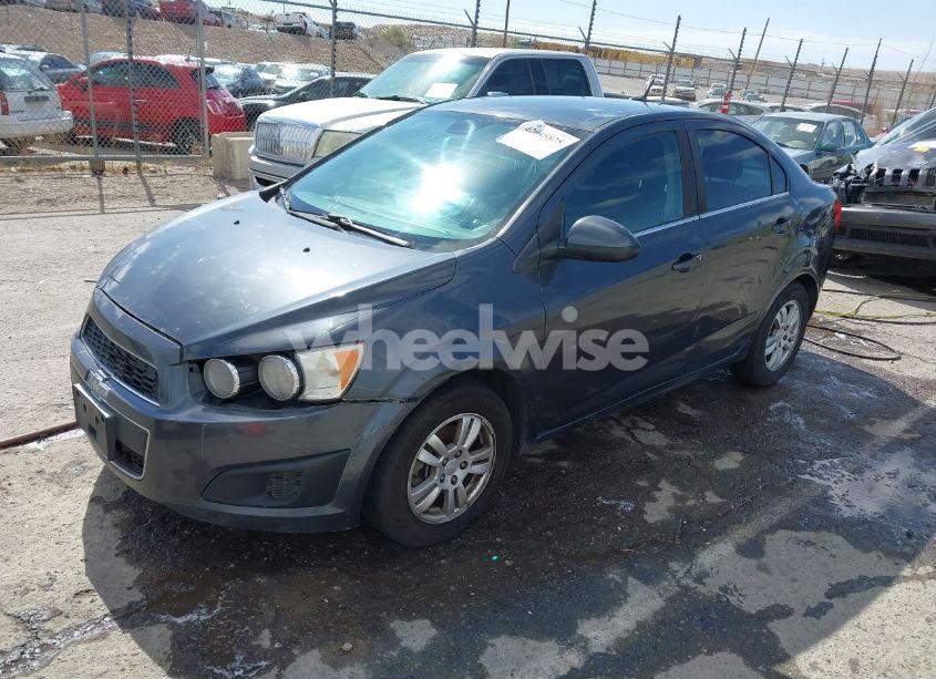 Photo 2 of 2013 Chevrolet Sonic LT (VIN 1G1JC5SH0D4162312)