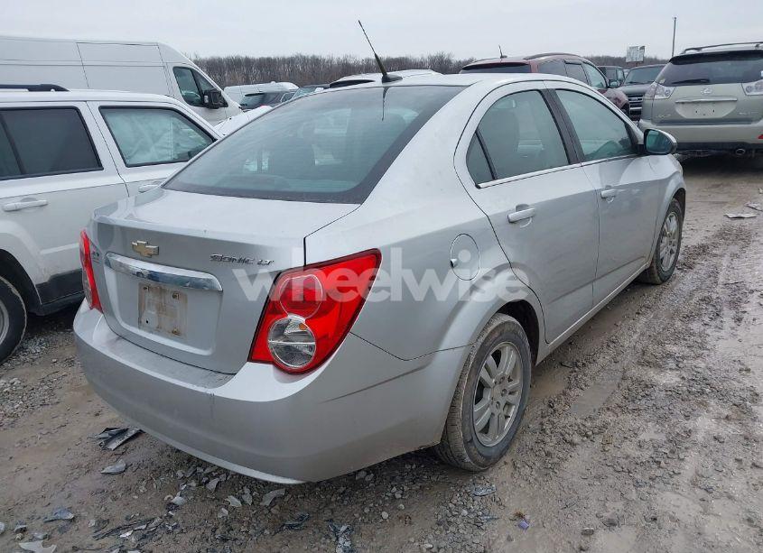 Photo 4 of 2013 Chevrolet Sonic LT AUTO (VIN 1G1JC5SH0D4180938)