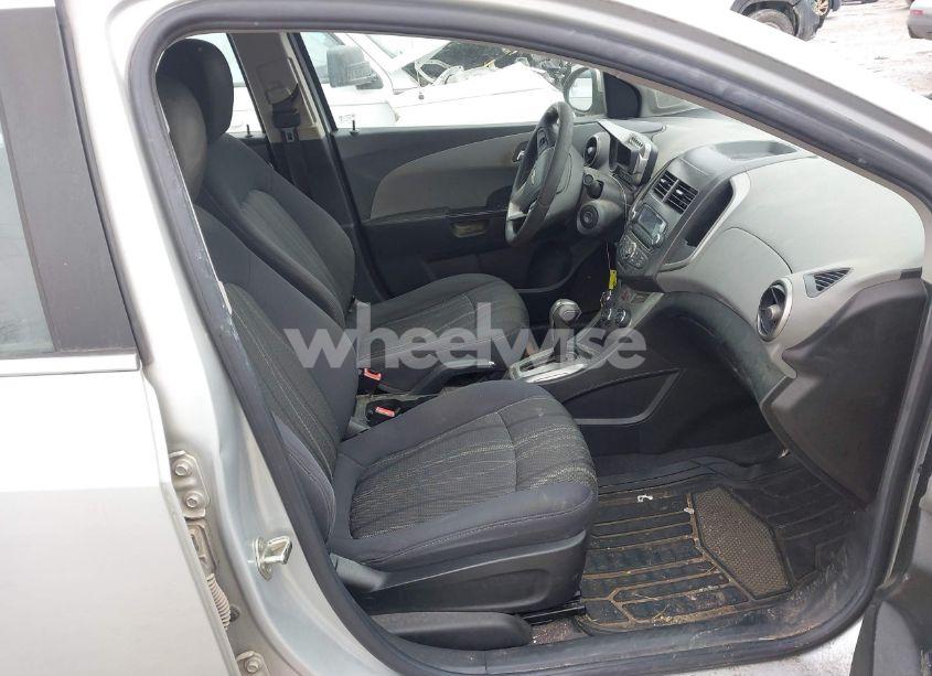 Photo 5 of 2013 Chevrolet Sonic LT AUTO (VIN 1G1JC5SH0D4180938)