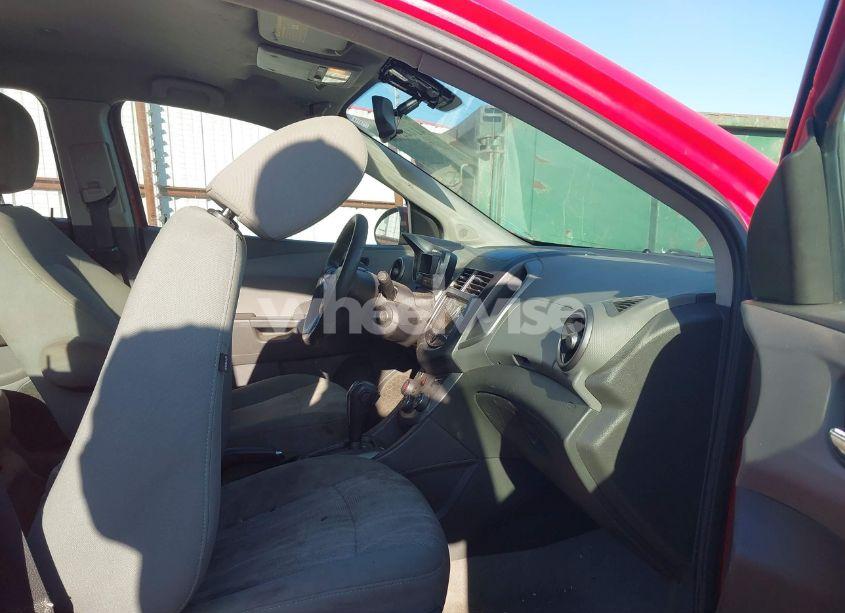 Photo 5 of 2013 Chevrolet Sonic LT AUTO (VIN 1G1JC5SH0D4186111)