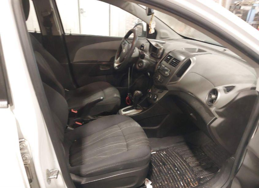 Photo 5 of 2013 Chevrolet Sonic LT AUTO (VIN 1G1JC5SH0D4209290)
