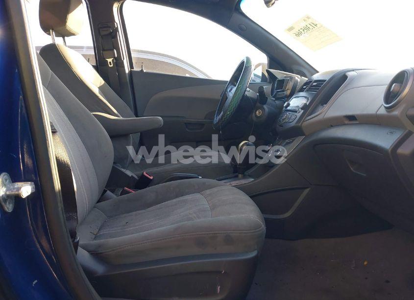 Photo 5 of 2013 Chevrolet Sonic LT AUTO (VIN 1G1JC5SH0D4228745)