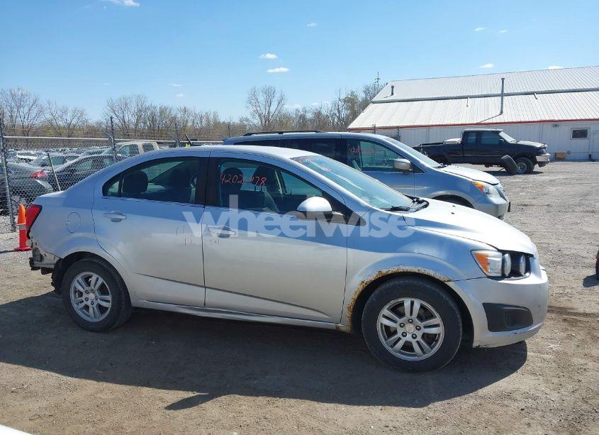 Photo 13 of 2014 Chevrolet Sonic LT AUTO (VIN 1G1JC5SH0E4152784)