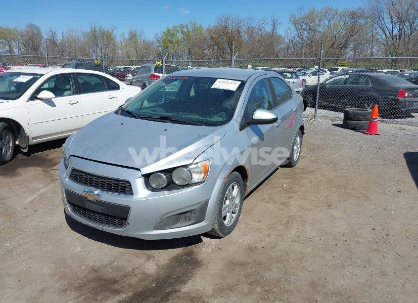 Photo 2 of 2014 Chevrolet Sonic LT AUTO (VIN 1G1JC5SH0E4152784)