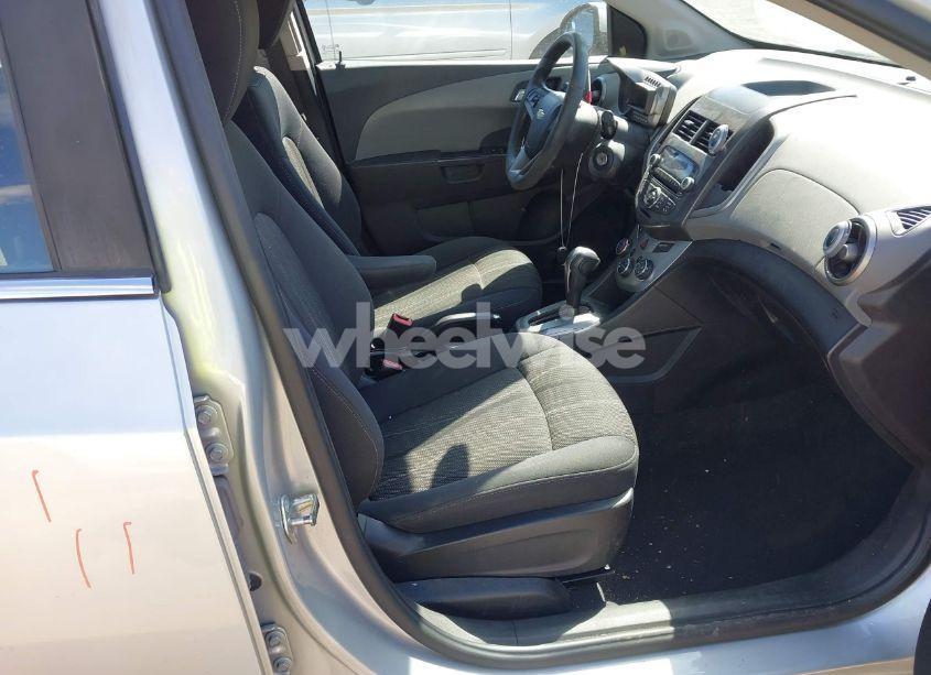 Photo 5 of 2014 Chevrolet Sonic LT AUTO (VIN 1G1JC5SH0E4152784)