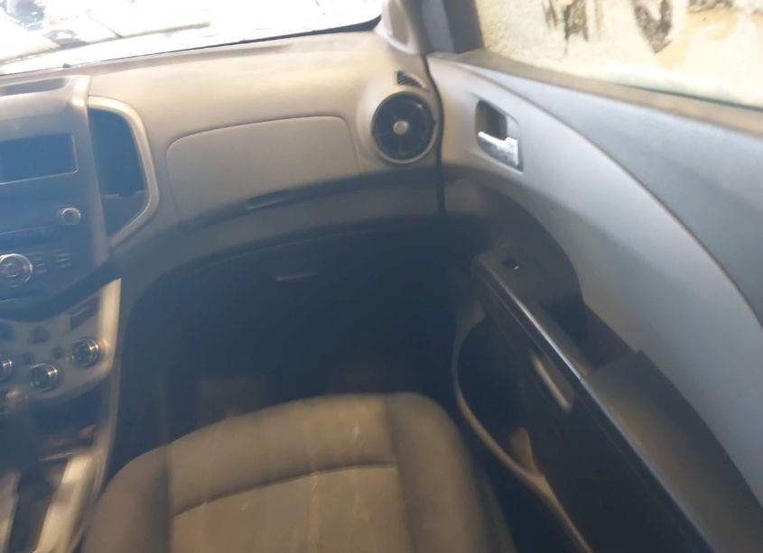 Photo 5 of 2014 Chevrolet Sonic LT AUTO (VIN 1G1JC5SH0E4190905)