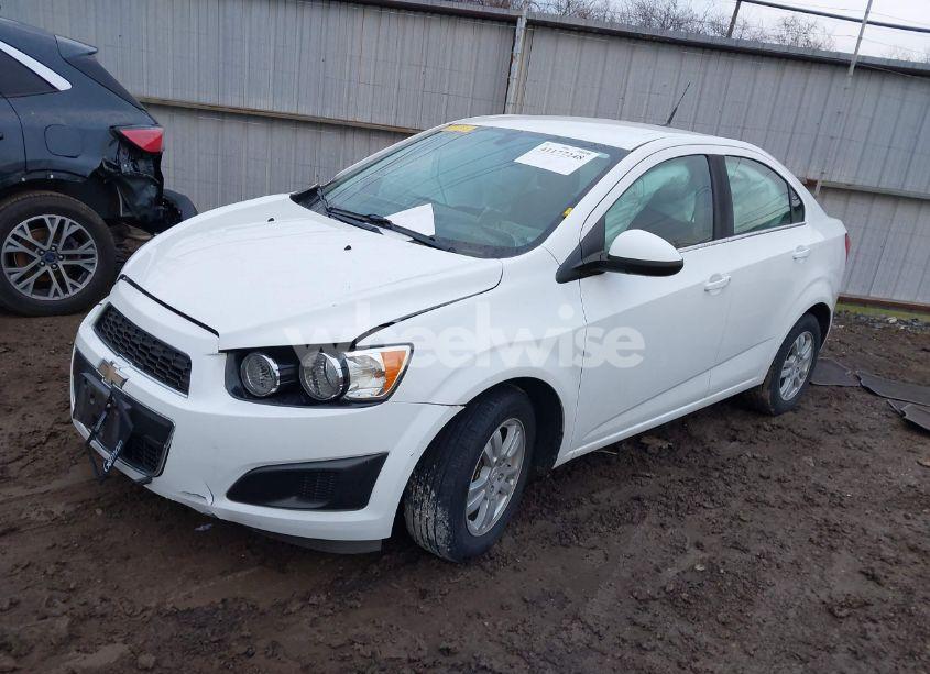 Photo 2 of 2014 Chevrolet Sonic LT AUTO (VIN 1G1JC5SH0E4210571)