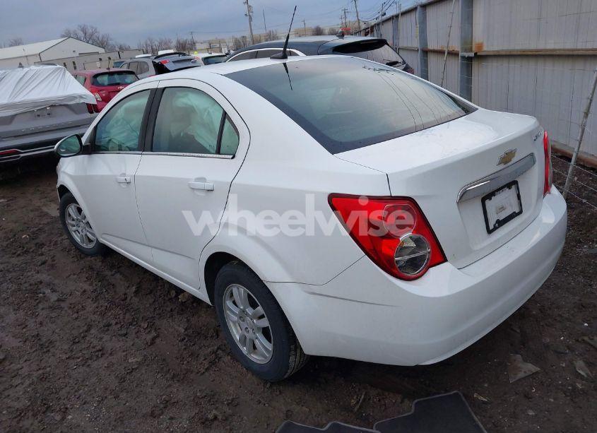 Photo 3 of 2014 Chevrolet Sonic LT AUTO (VIN 1G1JC5SH0E4210571)