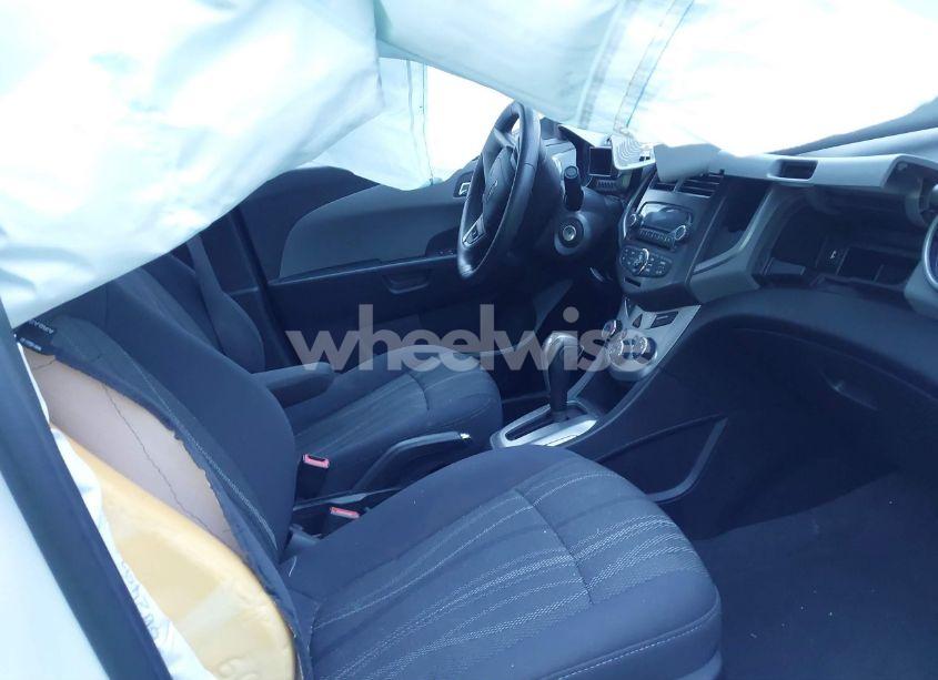 Photo 5 of 2014 Chevrolet Sonic LT AUTO (VIN 1G1JC5SH0E4210571)