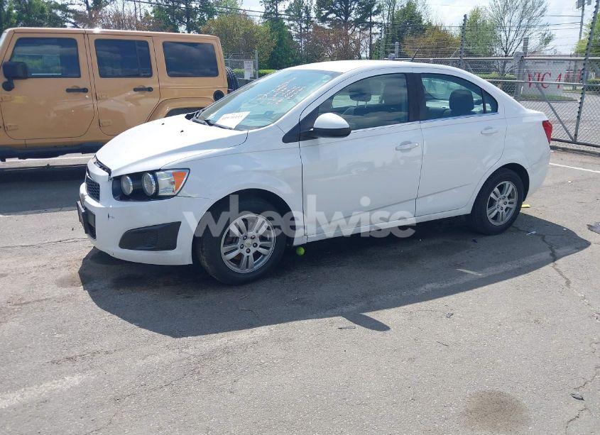 Photo 2 of 2014 Chevrolet Sonic LT AUTO (VIN 1G1JC5SH0E4232070)