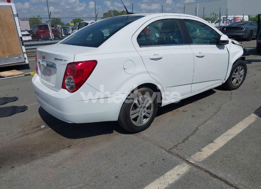 Photo 4 of 2014 Chevrolet Sonic LT AUTO (VIN 1G1JC5SH0E4232070)