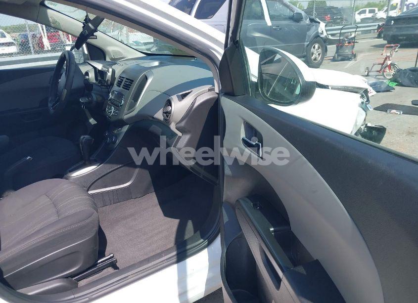 Photo 5 of 2014 Chevrolet Sonic LT AUTO (VIN 1G1JC5SH0E4232070)