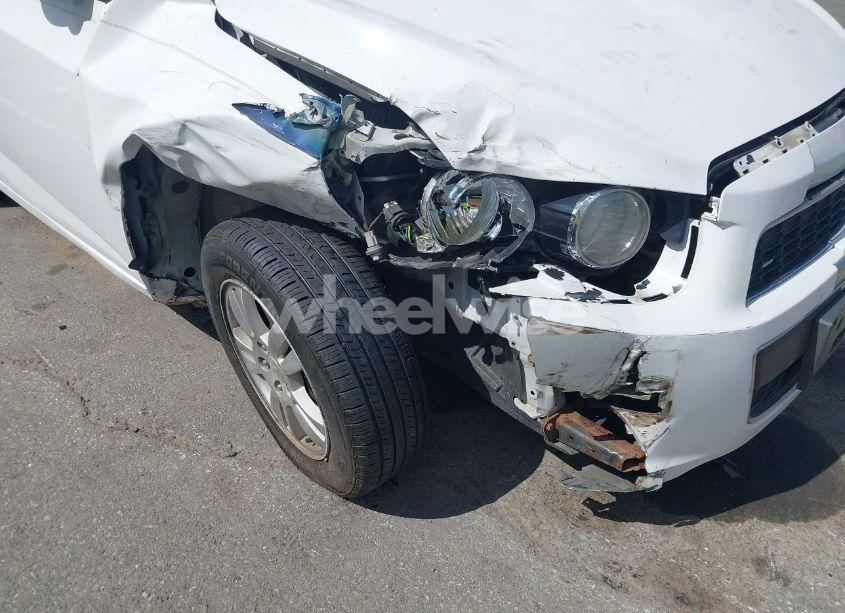 Photo 6 of 2014 Chevrolet Sonic LT AUTO (VIN 1G1JC5SH0E4232070)