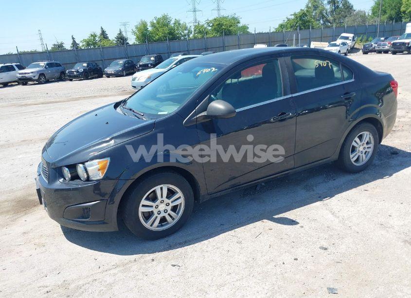 Photo 2 of 2015 Chevrolet Sonic LT AUTO (VIN 1G1JC5SH0F4140247)