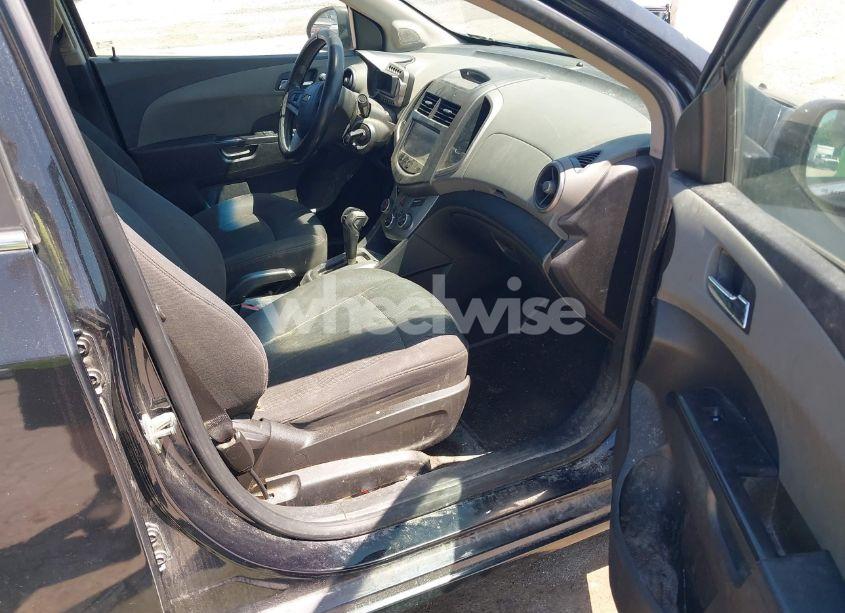 Photo 5 of 2015 Chevrolet Sonic LT AUTO (VIN 1G1JC5SH0F4140247)