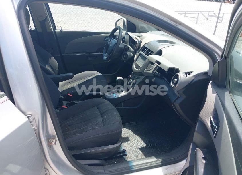 Photo 5 of 2015 Chevrolet Sonic LT AUTO (VIN 1G1JC5SH0F4168226)