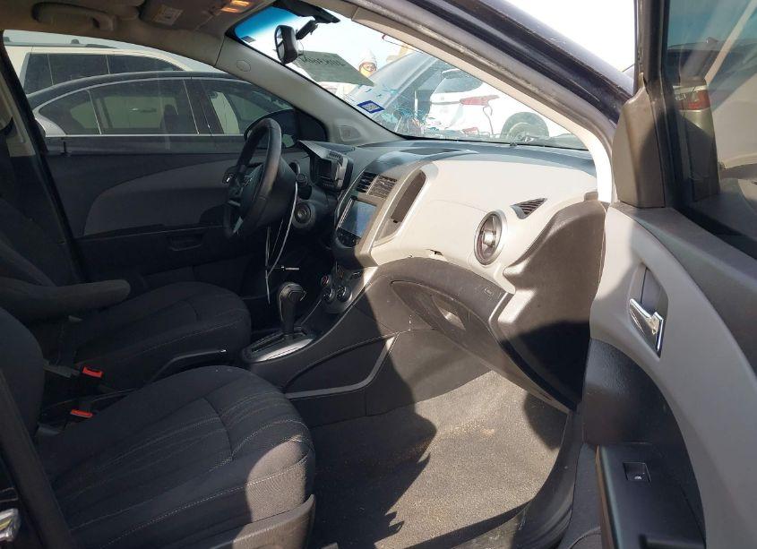 Photo 5 of 2015 Chevrolet Sonic LT AUTO (VIN 1G1JC5SH0F4175208)