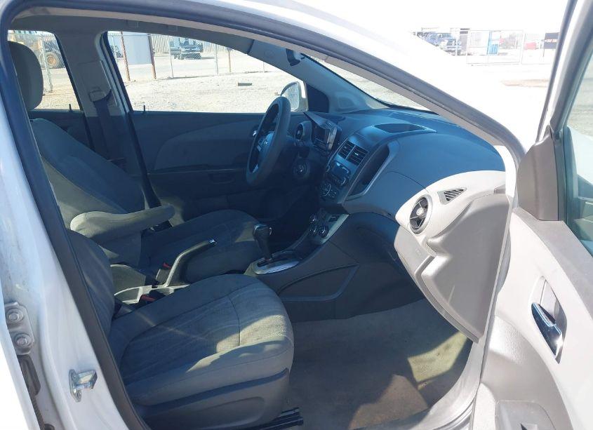 Photo 5 of 2015 Chevrolet Sonic LT AUTO (VIN 1G1JC5SH0F4188895)