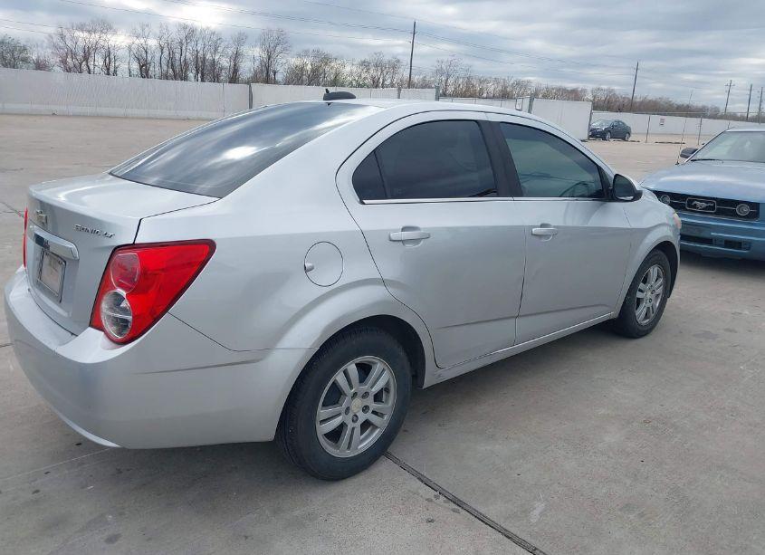 Photo 4 of 2015 Chevrolet Sonic LT AUTO (VIN 1G1JC5SH0F4200267)