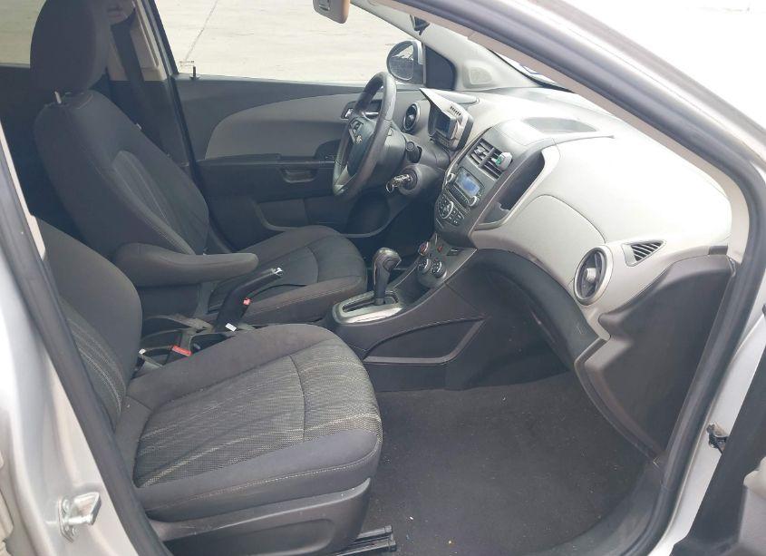 Photo 5 of 2015 Chevrolet Sonic LT AUTO (VIN 1G1JC5SH0F4200267)