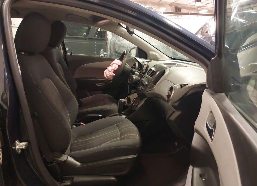 Photo 5 of 2015 Chevrolet Sonic LT AUTO (VIN 1G1JC5SH0F4216436)