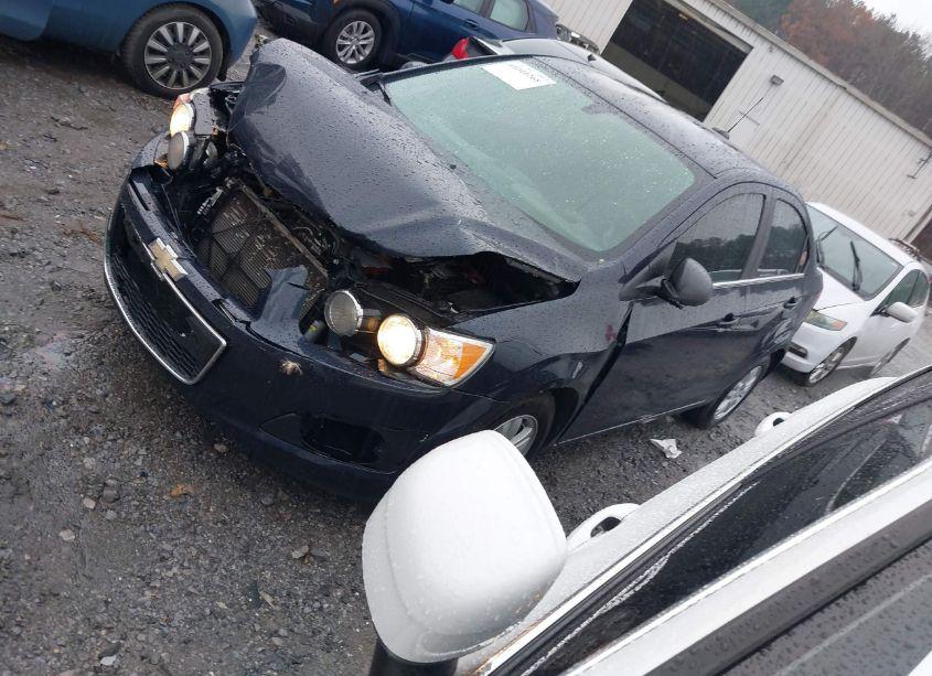 Photo 2 of 2015 Chevrolet Sonic LT AUTO (VIN 1G1JC5SH0F4217084)