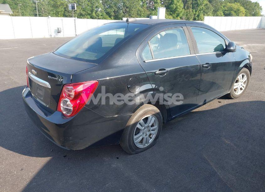 Photo 4 of 2016 Chevrolet Sonic LT (VIN 1G1JC5SH0G4108237)