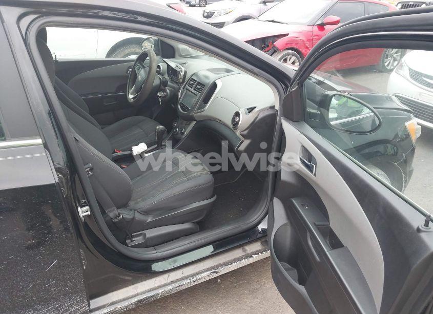 Photo 5 of 2016 Chevrolet Sonic LT AUTO (VIN 1G1JC5SH0G4157504)