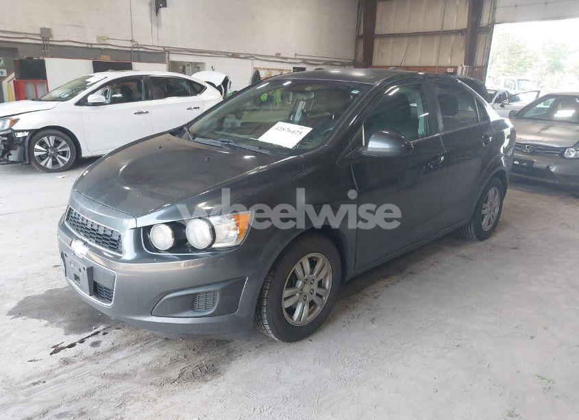 Photo 2 of 2016 Chevrolet Sonic LT AUTO (VIN 1G1JC5SH0G4170981)