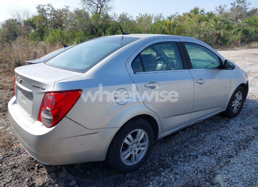 Photo 4 of 2014 Chevrolet Sonic LT AUTO (VIN 1G1JC5SH1E4100855)